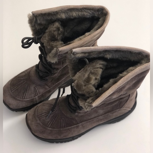 Columbia Winter Boots - Picture 2 of 6